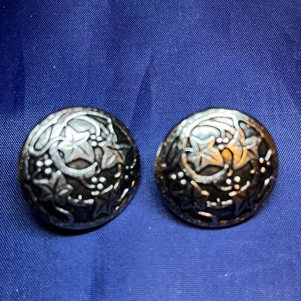 Lightweight clip on earrings, grapevine design